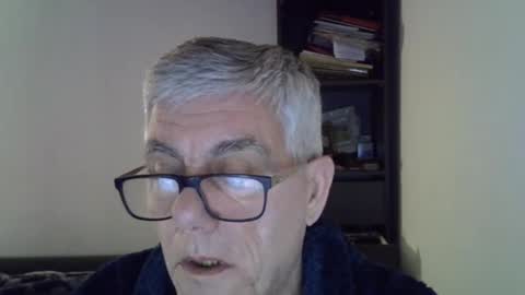Snapshot of patrick5275 chatting on December 16, 5:38 am patrick5275 online show from December 16, 5:38 am