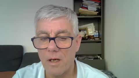 Snapshot of patrick5275 chatting on December 16, 8:41 am patrick5275 online show from December 16, 8:41 am