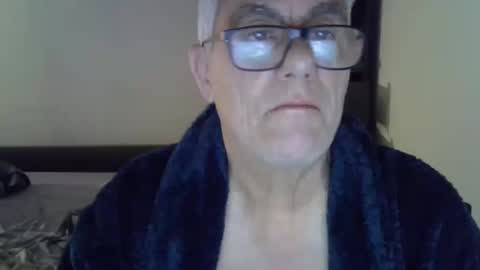 Snapshot of patrick5275 chatting on December 21, 5:14 am patrick5275 online show from December 21, 5:14 am