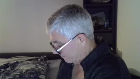 Snapshot of patrick5275 chatting on December 21, 8:21 pm patrick5275 online show from December 21, 8:21 pm