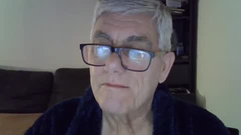 Snapshot of patrick5275 chatting on December 22, 5:12 am patrick5275 online show from December 22, 5:12 am