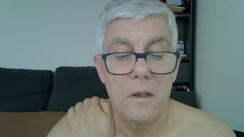 Snapshot of patrick5275 chatting on December 22, 9:00 am patrick5275 online show from December 22, 9:00 am