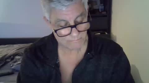 Snapshot of patrick5275 chatting on January 6, 10:05 pm patrick5275 online show from January 6, 10:05 pm