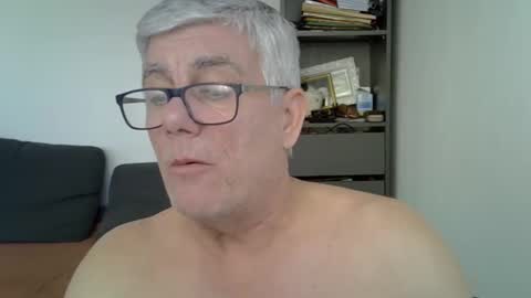 Snapshot of patrick5275 chatting on January 7, 9:40 am patrick5275 online show from January 7, 9:40 am