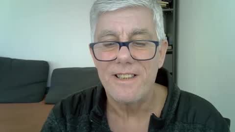 Snapshot of patrick5275 chatting on January 7, 1:14 pm patrick5275 online show from January 7, 1:14 pm