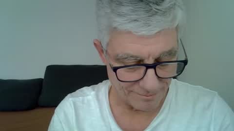 Snapshot of patrick5275 chatting on January 9, 3:12 pm patrick5275 online show from January 9, 3:12 pm