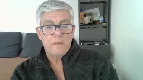 Snapshot of patrick5275 chatting on January 21, 12:39 pm patrick5275 online show from January 21, 12:39 pm