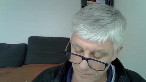 Snapshot of patrick5275 chatting on January 31, 3:33 pm patrick5275 online show from January 31, 3:33 pm