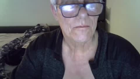 Snapshot of patrick5275 chatting on February 13, 9:38 pm patrick5275 online show from February 13, 9:38 pm