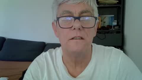 Snapshot of patrick5275 chatting on February 14, 1:51 pm patrick5275 online show from February 14, 1:51 pm