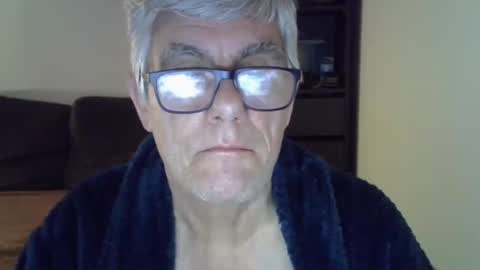 Snapshot of patrick5275 chatting on February 18, 5:53 am patrick5275 online show from February 18, 5:53 am