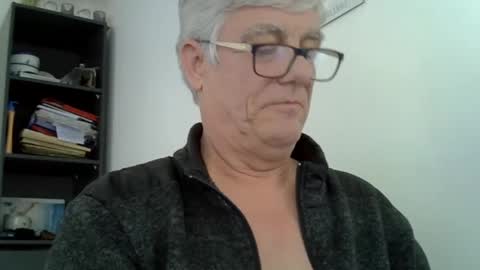Snapshot of patrick5275 chatting on March 2, 12:43 pm patrick5275 online show from March 2, 12:43 pm
