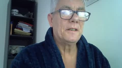 Snapshot of patrick5275 chatting on March 6, 6:41 am patrick5275 online show from March 6, 6:41 am