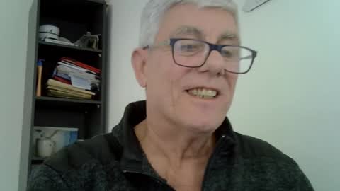 Snapshot of patrick5275 chatting on March 6, 2:40 pm patrick5275 online show from March 6, 2:40 pm