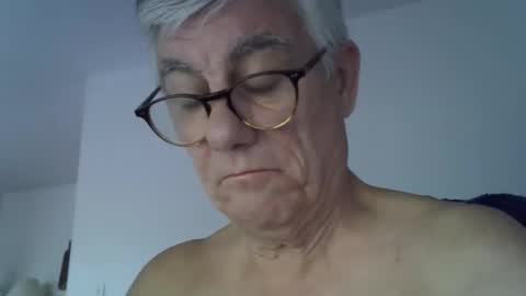 Snapshot of patrick5275 chatting on September 16, 5:30 am patrick5275 online show from September 16, 5:30 am