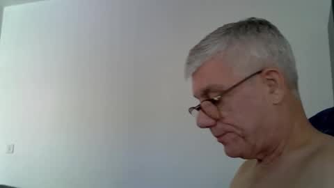 Snapshot of patrick5275 chatting on September 17, 10:06 am patrick5275 online show from September 17, 10:06 am