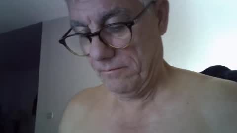 Snapshot of patrick5275 chatting on September 18, 5:20 am patrick5275 online show from September 18, 5:20 am