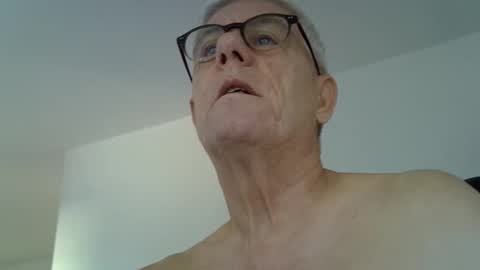 Snapshot of patrick5275 chatting on September 29, 7:02 am patrick5275 online show from September 29, 7:02 am