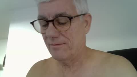 Snapshot of patrick5275 chatting on October 6, 8:23 am patrick5275 online show from October 6, 8:23 am
