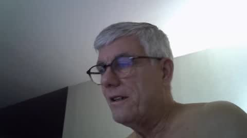 Snapshot of patrick5275 chatting on October 10, 5:50 am patrick5275 online show from October 10, 5:50 am