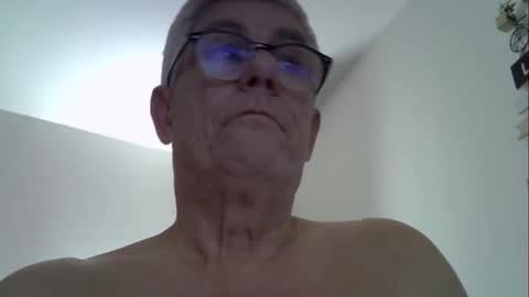 Snapshot of patrick5275 chatting on October 14, 8:42 pm patrick5275 online show from October 14, 8:42 pm