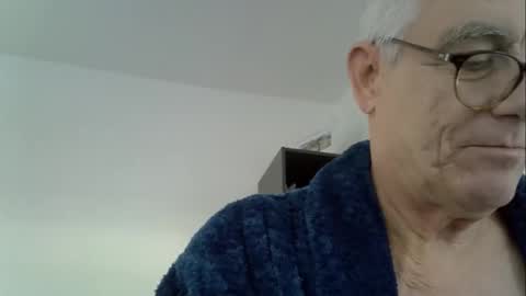 Snapshot of patrick5275 chatting on October 15, 8:47 am patrick5275 online show from October 15, 8:47 am