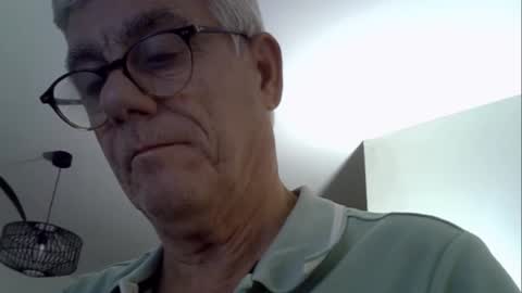 Snapshot of patrick5275 chatting on October 20, 10:21 pm patrick5275 online show from October 20, 10:21 pm