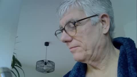 Snapshot of patrick5275 chatting on February 6, 7:12 am patrick5275 online show from February 6, 7:12 am