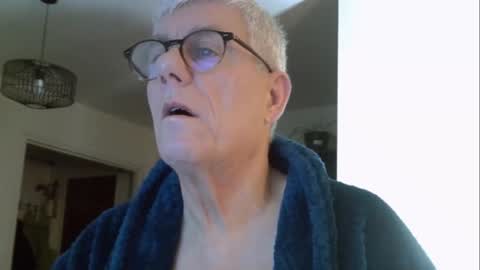 Snapshot of patrick5275 chatting on February 16, 5:14 am patrick5275 online show from February 16, 5:14 am