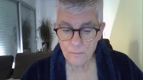 Snapshot of patrick5275 chatting on February 19, 5:25 am patrick5275 online show from February 19, 5:25 am