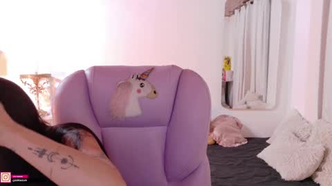 Snapshot of pau_cute chatting on April 24, 4:48 am Sofa online show from April 24, 4:48 am