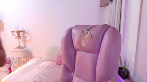 Snapshot of pau_cute chatting on May 1, 4:39 am Sofa online show from May 1, 4:39 am