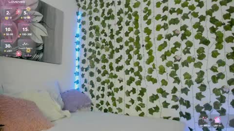 Snapshot of pau_delima__ chatting on February 5, 2:05 pm paulina online show from February 5, 2:05 pm