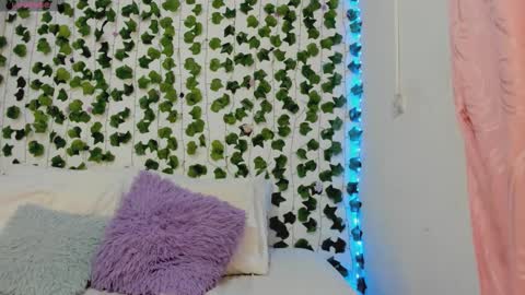 Snapshot of pau_delima__ chatting on September 25, 10:52 am paulina online show from September 25, 10:52 am