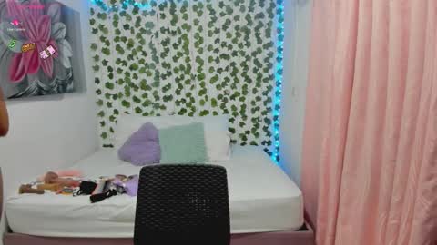 Snapshot of pau_delima__ chatting on October 4, 10:35 am paulina online show from October 4, 10:35 am