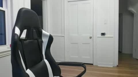 Snapshot of paul9333 chatting on December 17, 9:38 pm shy online show from December 17, 9:38 pm