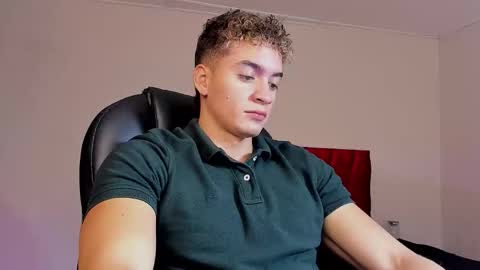 Snapshot of paul_george212 chatting on September 27, 12:43 pm Paull George online show from September 27, 12:43 pm