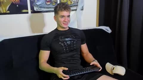 Snapshot of paul_george212 chatting on October 18, 5:43 am Paull George online show from October 18, 5:43 am