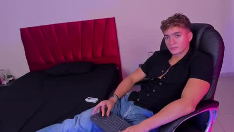 Paull George online show from November 29, 3:59 pm