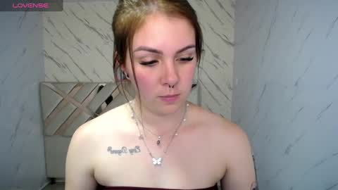 Snapshot of paula_b_ chatting on December 5, 6:55 pm Paula online show from December 5, 6:55 pm