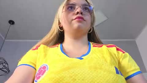 Snapshot of paula_giraldo chatting on July 7, 8:13 pm Paula online show from July 7, 8:13 pm
