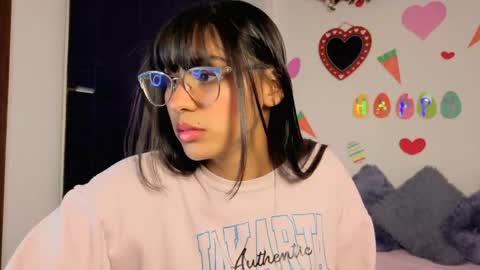 Paula  online show from April 21, 3:35 am