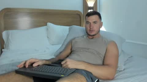 paulblack021 online show from May 5, 3:36 am