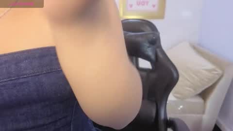 Live 800am 200pm COLOMBIAN HOUR online show from February 5, 1:05 pm