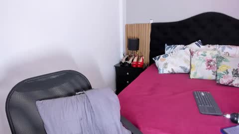 Pauline online show from March 30, 2:56 am