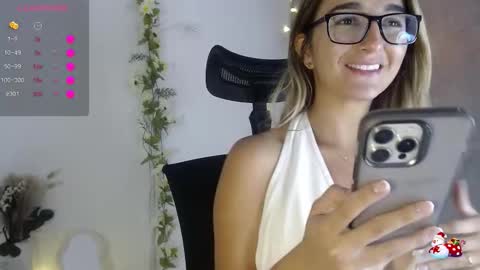 paulirose online show from February 11, 8:03 pm