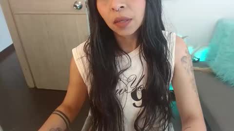 Snapshot of pauliv chatting on February 4, 5:41 pm Paulina online show from February 4, 5:41 pm