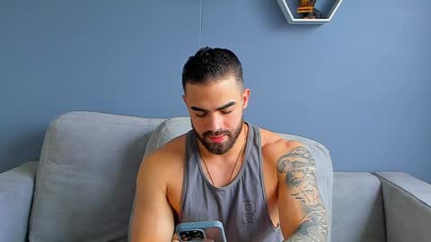 Snapshot of paulphoenix_ chatting on December 19, 9:17 pm Paul Phoenix online show from December 19, 9:17 pm