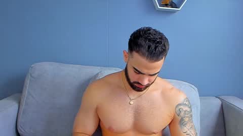 Snapshot of paulphoenix_ chatting on January 3, 10:19 pm Paul Phoenix online show from January 3, 10:19 pm