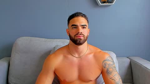 Snapshot of paulphoenix_ chatting on January 27, 8:39 pm Paul Phoenix online show from January 27, 8:39 pm